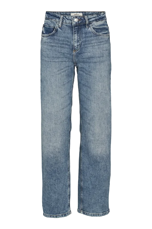 women's denim jeans for a casual FridayElisa Jeans - Stone washed denim