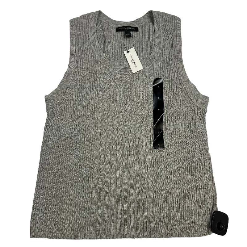 women's tops for those who want to add a touch of sophistication to their casual attireTop Sleeveless By Banana Republic  Size: S